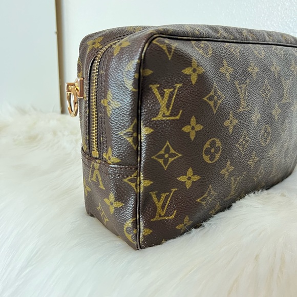 Authentic Louis Vuitton Trousse 28 converted into crossbody with Generic strap. - Picture 7 of 16